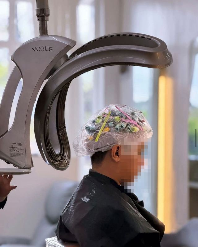 Setting perm at 오월에 salon